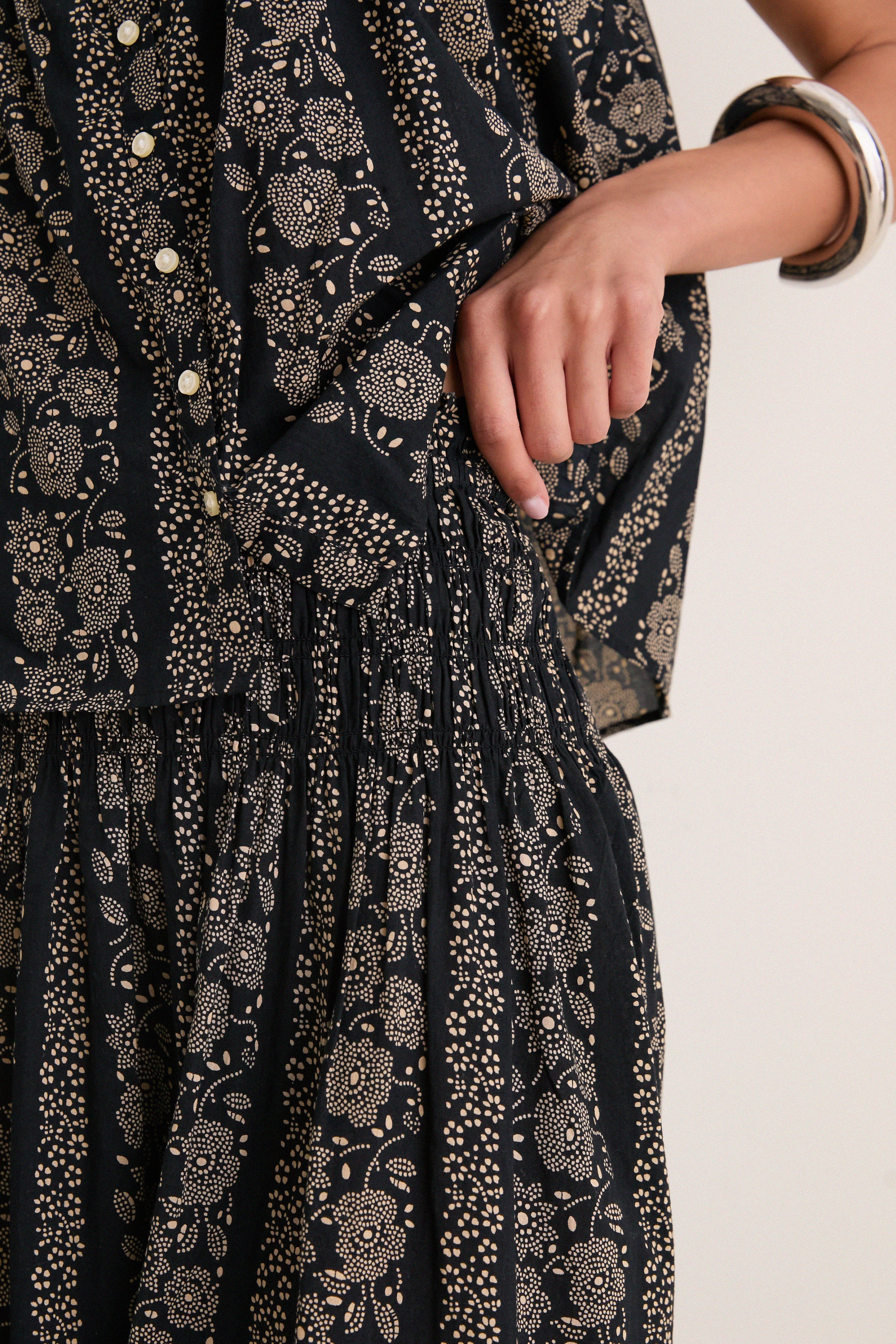 Black and Cream Token Floral Canary Skirt - Image 5