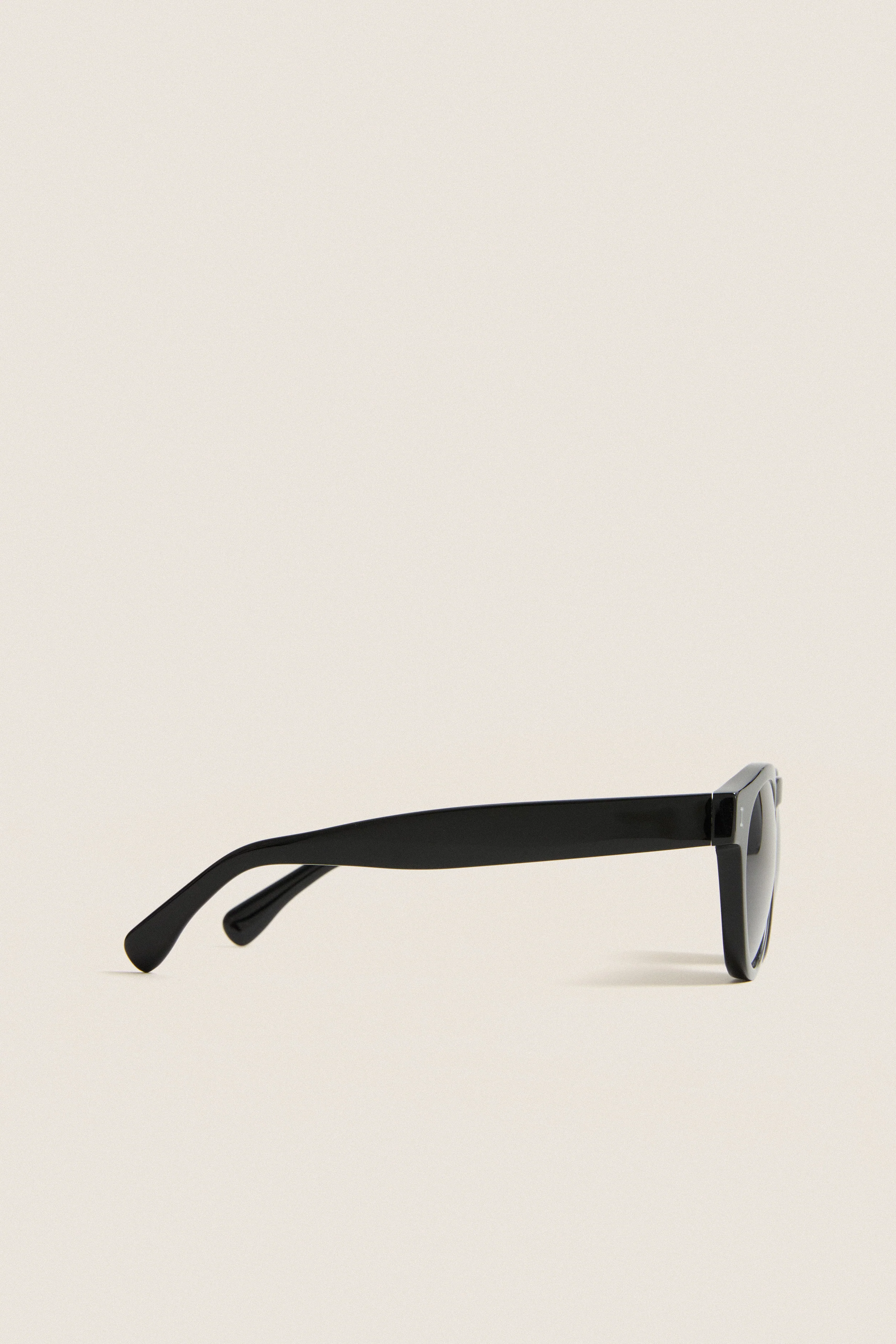 Black Leonard Sunglasses - Image 4