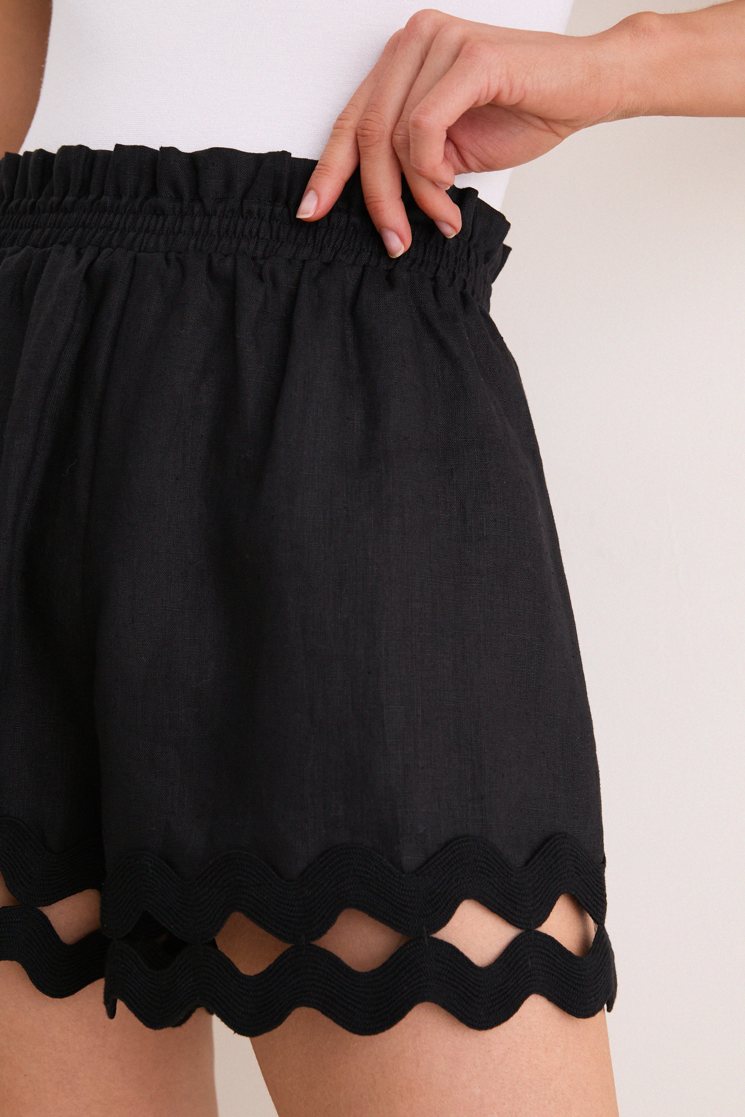 Black Linen Ric Rac Ava Shorts - Image 5