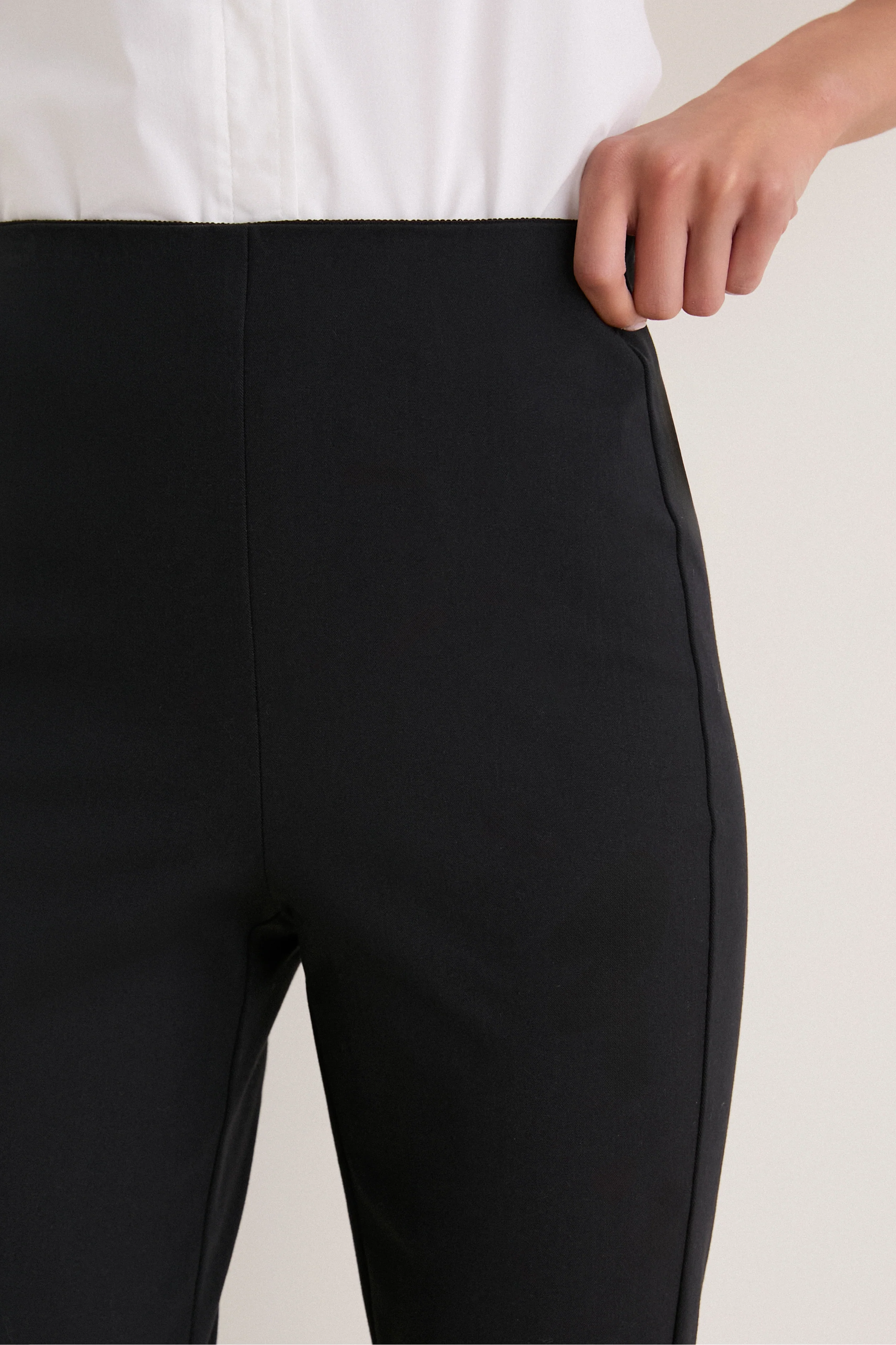 Noir Four-Way Stretch Zoey Pixie Pants - Image 5