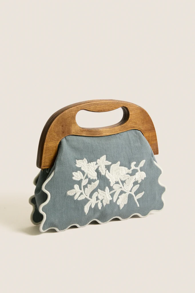 Chambray Floral Bermuda Wooden Handle Bag - Image 5