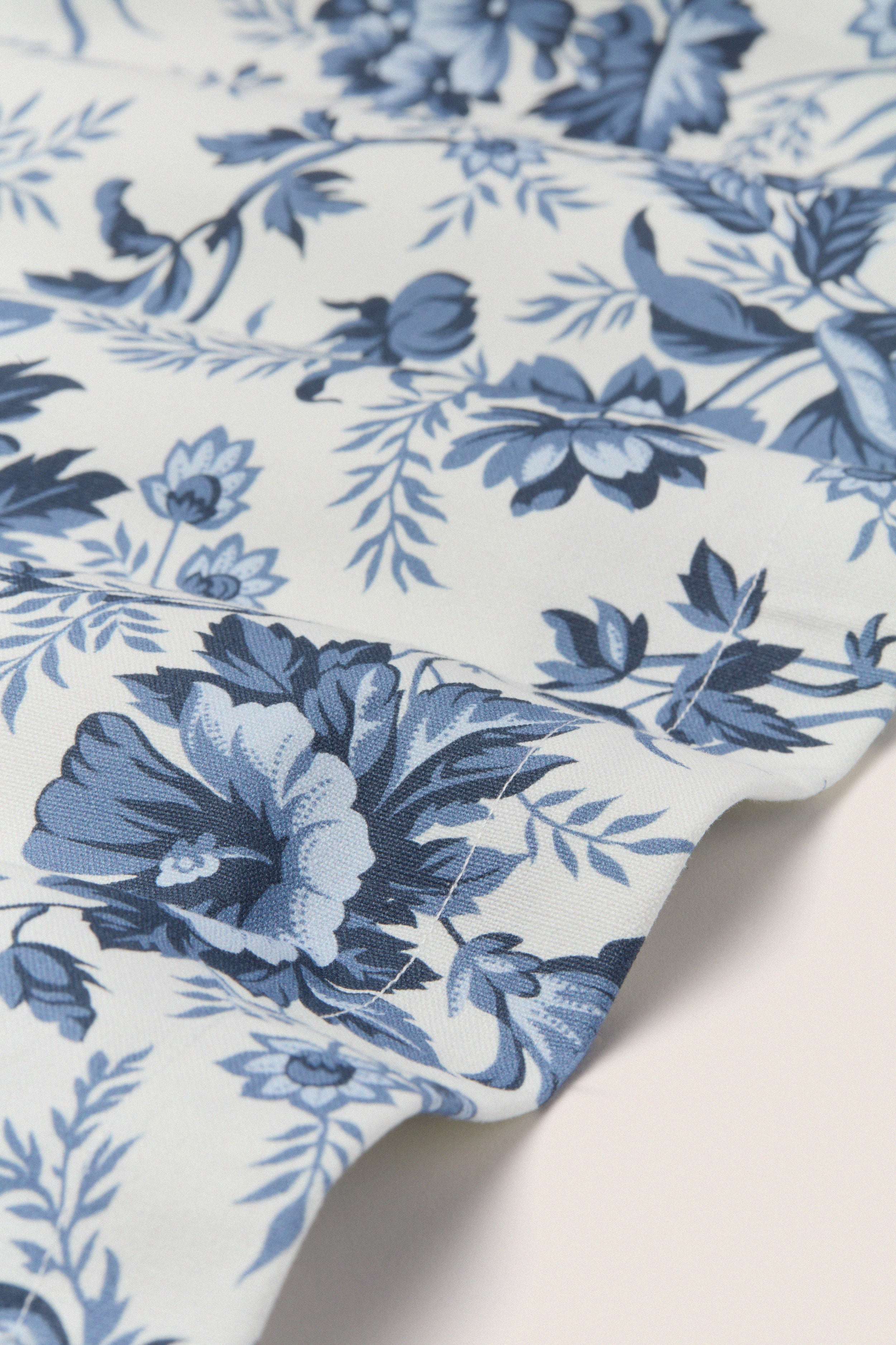Delft Bloom Tablecloth - Image 7