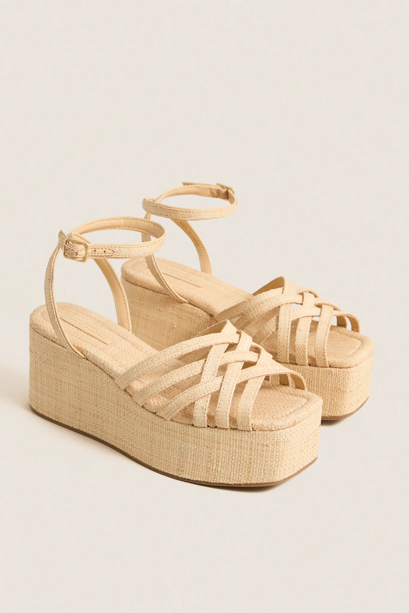 Natural Raffia Channing Platforms - Image 4
