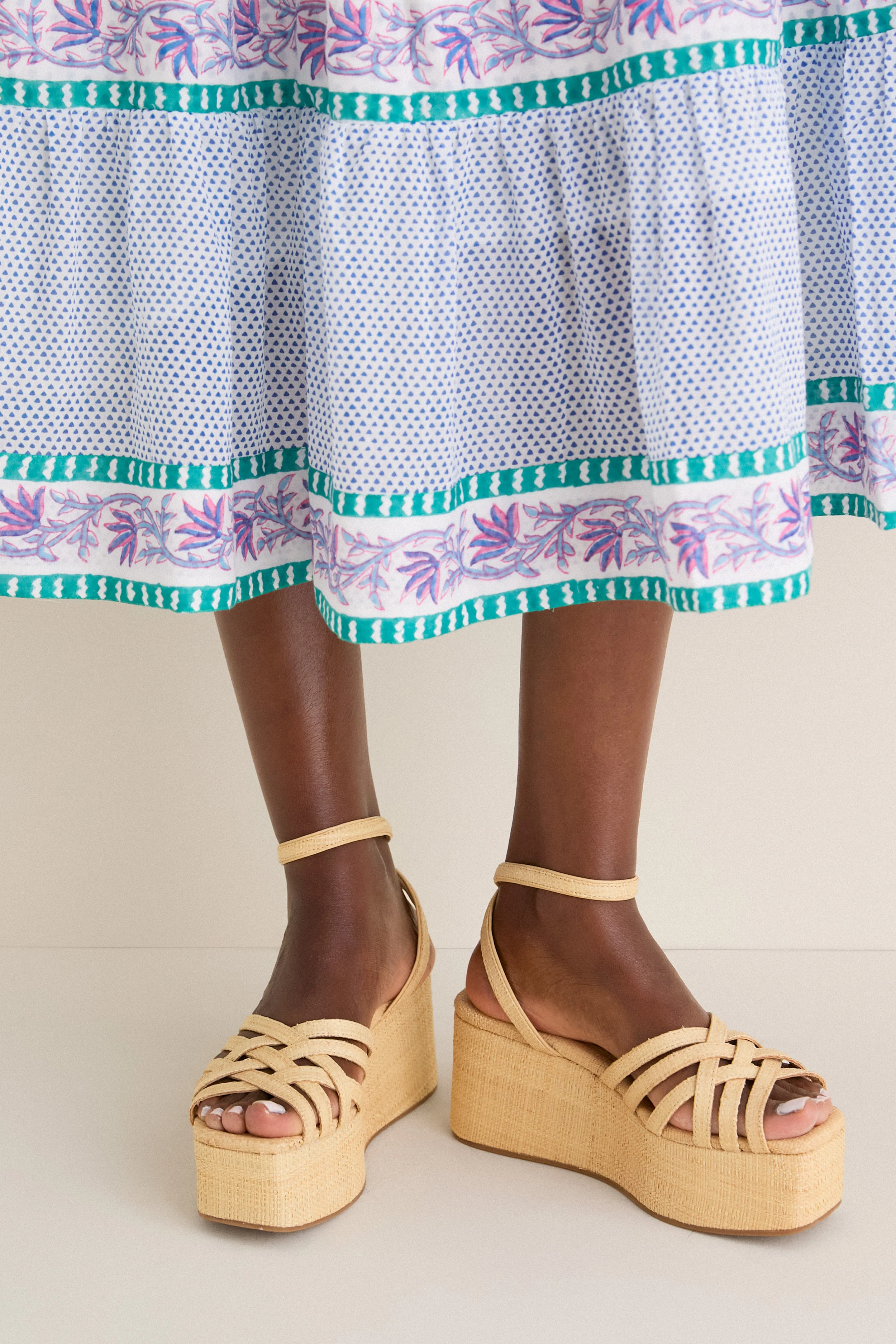Natural Raffia Channing Platforms - Image 7