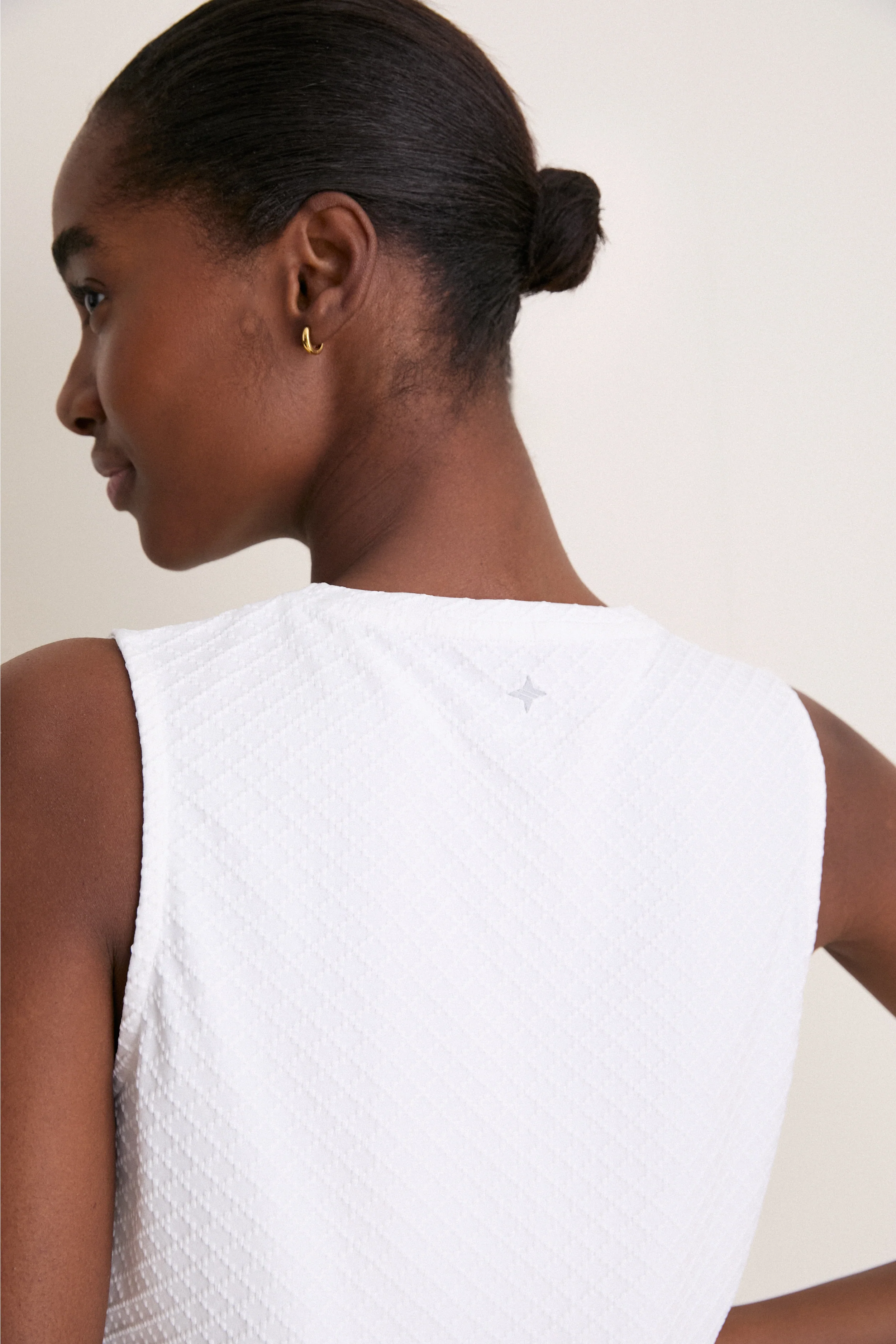 Trellis Meyer V-Neck - Image 5